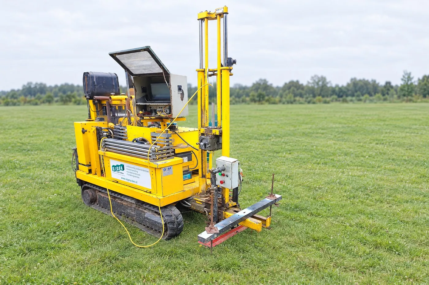 Gele mini-sondeerrups van Sigma op een grasveld
